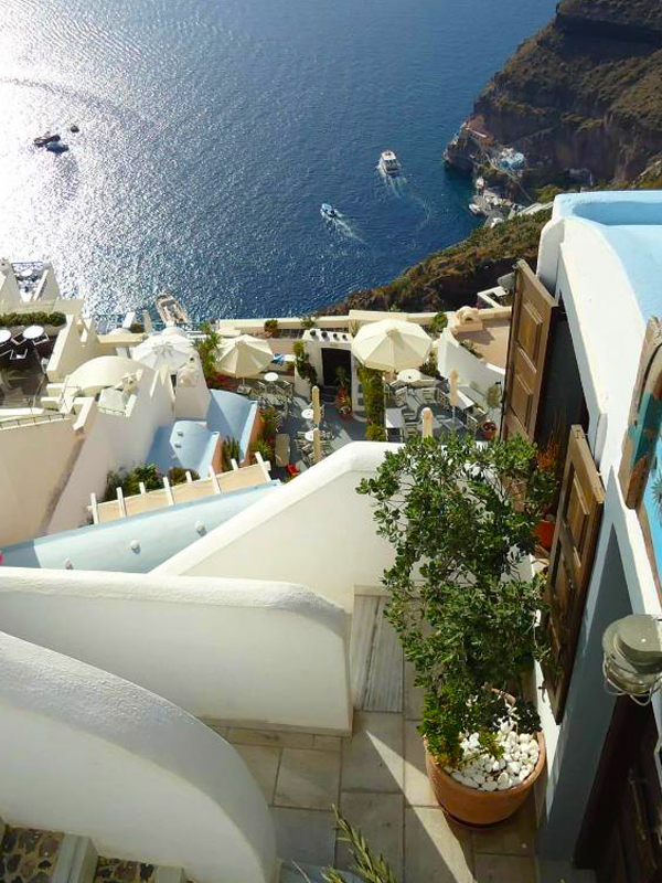 en1t_santorini_balconies_enhcrop_600x800